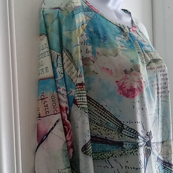 ⭐️ Host Pick ⭐️ Dragonfly Print  Plus Tunic Top - Picture 4 of 8